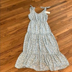 Blue and white flower patterned maxi dress (xs)